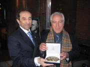l'Avv. Luigi Stolfa premiato dal Sindaco di Ascoli Satriano Antonio Rolla