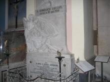 la tomba di Mons. Domenico Cocchia