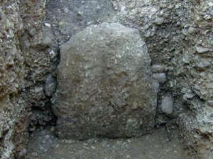 le tombe - tomba a grotticella ( pietra di chiusura )