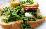 piatti tipici - bruschette con cime di rape