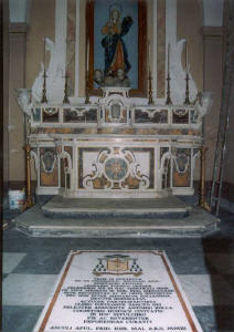 cappella dell'Immacolata - Pietra tombale dedicata a Mons. Leonardo Todisco Grande